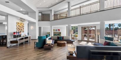 Lobby and coworking lounge at Hampton Inn & Suites Phoenix/Gilbert.