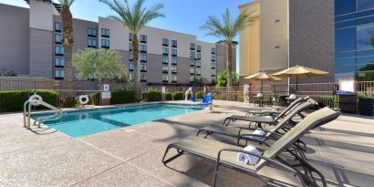 Sun loungers beside the pool at Hampton Inn & Suites Phoenix/Gilbert.