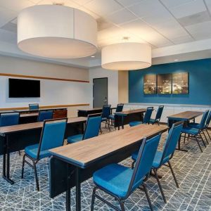 Meeting room at Hampton Inn & Suites Sunnyvale Silicon Valley.