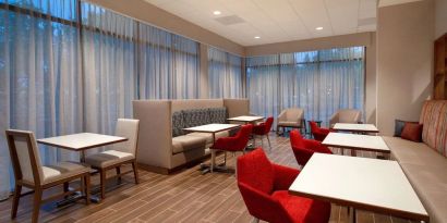 Breakfast area at Hampton Inn & Suites Sunnyvale Silicon Valley.