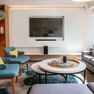 Coworking lounge at Swissotel Chicago.
