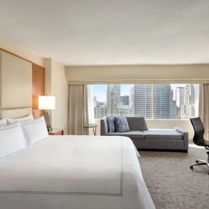 Romantic king room at Swissotel Chicago.