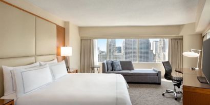 Romantic king room at Swissotel Chicago.