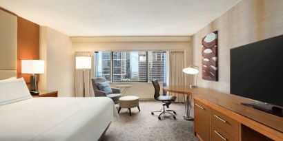 King room with TV at Swissotel Chicago.