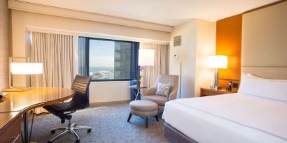 Romantic day room at Swissotel Chicago.