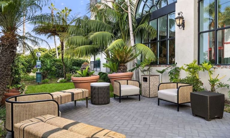 Plenty of seats in the courtyard of Embassy Suites By Hilton Los Angeles International Airport South.