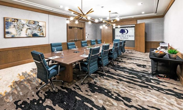 Professional meeting room at DoubleTree By Hilton Tulsa - Warren Place.