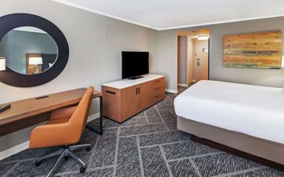 Day use room with work desk at DoubleTree By Hilton Tulsa - Warren Place.