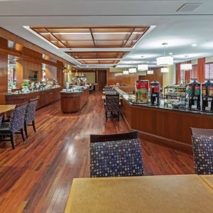 Breakfast area perfect for coworking at DoubleTree By Hilton Tulsa - Warren Place.