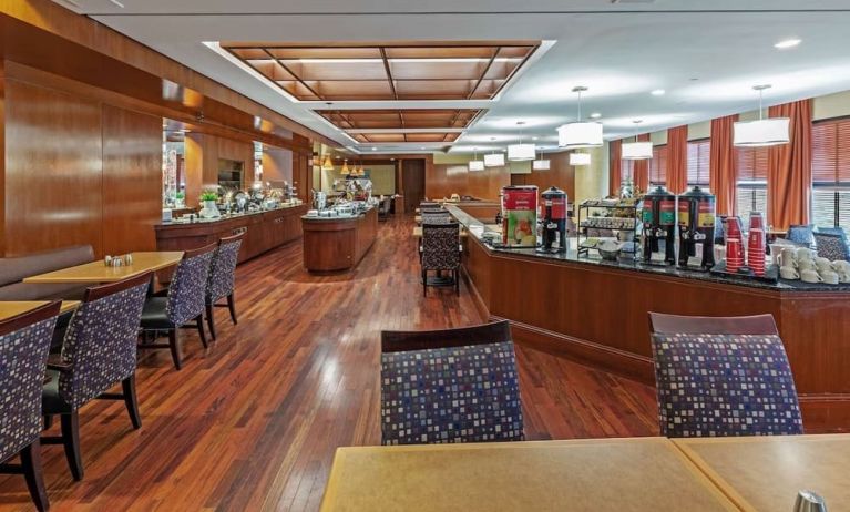 Breakfast area perfect for coworking at DoubleTree By Hilton Tulsa - Warren Place.