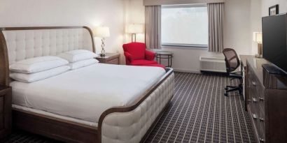 Day use room with work desk and natural light at Hilton Chicago-Northbrook.