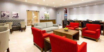 Executive lounge perfect for coworking at Hilton Chicago-Northbrook.