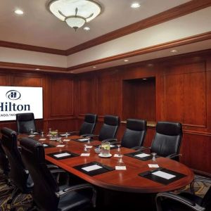 Professional meeting room at Hilton Chicago-Northbrook.