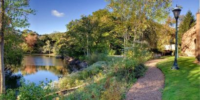 Trail by the river at Hilton Chicago-Northbrook.