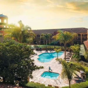 Pool and hot tub at DoubleTree By Hilton Sonoma Wine Country.