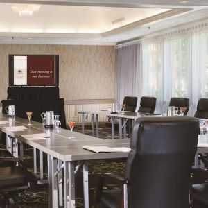 Professional meeting room at DoubleTree By Hilton Sonoma Wine Country.