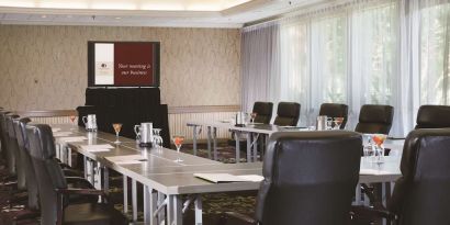 Professional meeting room at DoubleTree By Hilton Sonoma Wine Country.