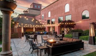 Firepit available in the courtyard at DoubleTree By Hilton Sonoma Wine Country.