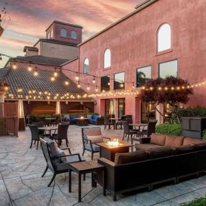 Firepit available in the courtyard at DoubleTree By Hilton Sonoma Wine Country.