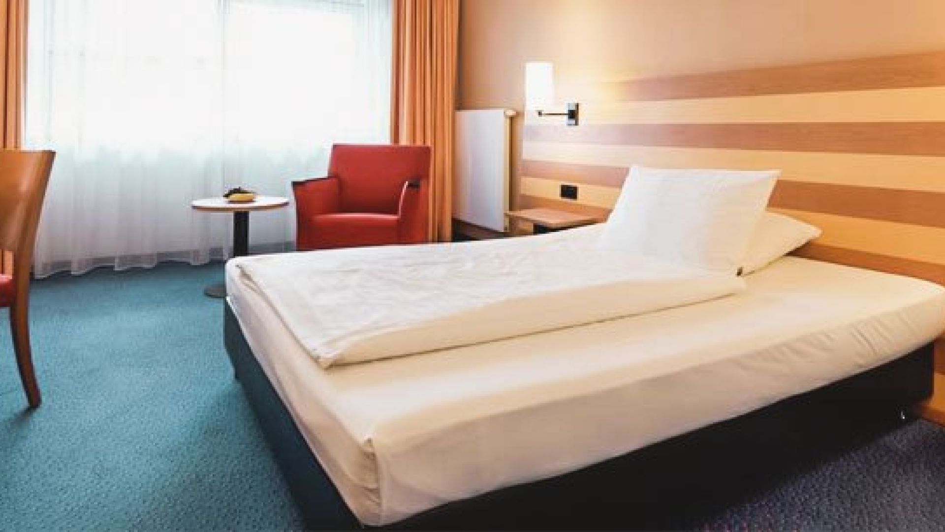 Frankfurt Airport Hotels With Shuttle Service www.hotelsbyday.com