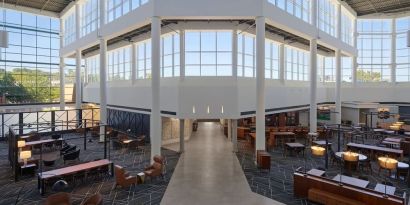 Lobby seating at Delta Hotels By Marriott Little Rock West.