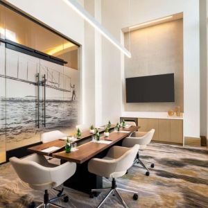Professional meeting room at Hilton BNA Nashville Airport Terminal.
