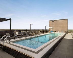 Rooftop wimming pool at Hilton BNA Nashville Airport Terminal.
