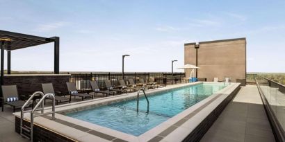 Rooftop wimming pool at Hilton BNA Nashville Airport Terminal.
