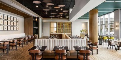 Hotel restaurant at Hilton BNA Nashville Airport Terminal.
