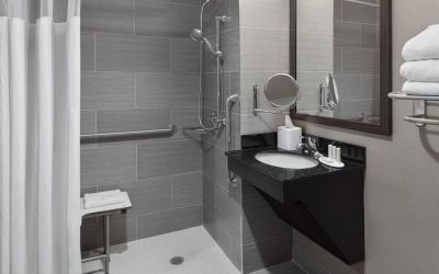 Ptivate guest bathroom with shower at Fairfield Inn & Suites By Marriott New York Staten Island.