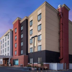 Exterior view of Fairfield Inn & Suites By Marriott New York Staten Island.