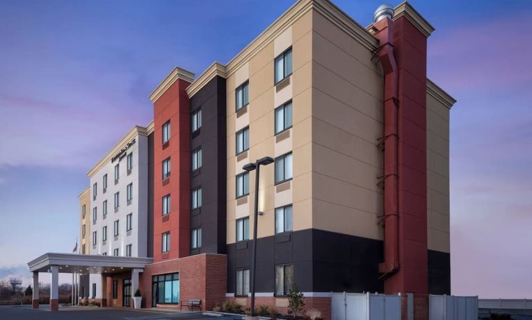 Exterior view of Fairfield Inn & Suites By Marriott New York Staten Island.