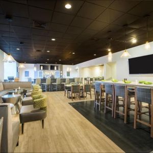 Bar and lounge area at EnVision Hotel And Conference Center Mansfield Foxboro.