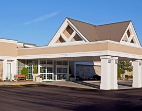 Entrance at EnVision Hotel And Conference Center Mansfield Foxboro.