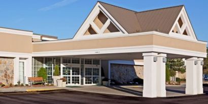Entrance at EnVision Hotel And Conference Center Mansfield Foxboro.