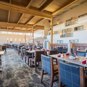 Dining area at EnVision Hotel And Conference Center Mansfield Foxboro.
