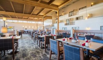 Dining area at EnVision Hotel And Conference Center Mansfield Foxboro.