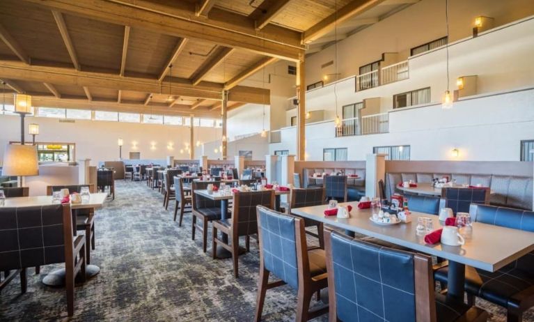 Dining area at EnVision Hotel And Conference Center Mansfield Foxboro.