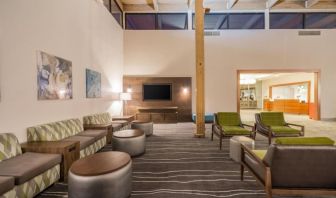 Lounge seating at EnVision Hotel And Conference Center Mansfield Foxboro.