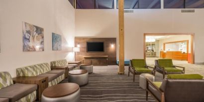 Lounge seating at EnVision Hotel And Conference Center Mansfield Foxboro.