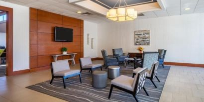 Lobby lounge at EnVision Hotel And Conference Center Mansfield Foxboro.