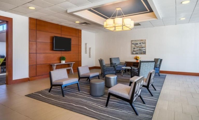 Lobby lounge at EnVision Hotel And Conference Center Mansfield Foxboro.