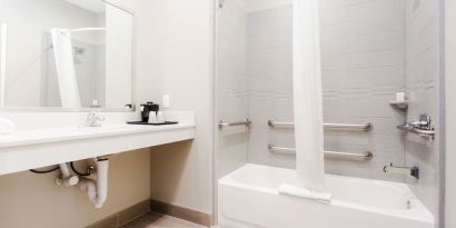 Private guest bathroom at Express Inn - Spring.