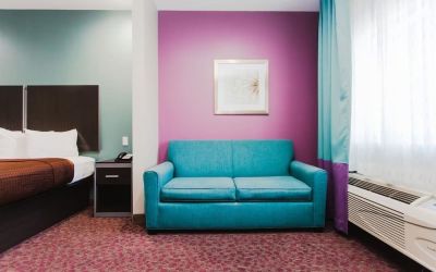 Lounge seating at Express Inn - Spring.