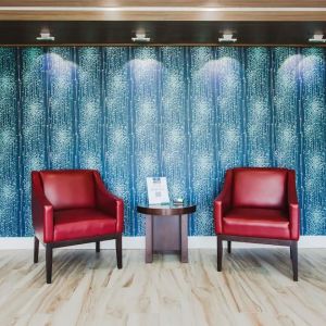 Lobby lounge at Express Inn - Spring.