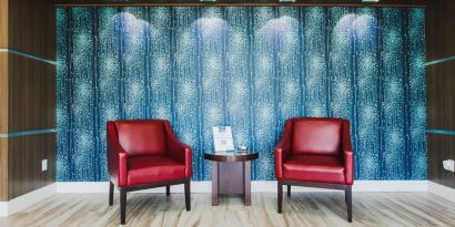 Lobby lounge at Express Inn - Spring.