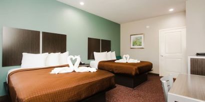 Day use twin room with workdesk and private bathroom at Express Inn - Spring.