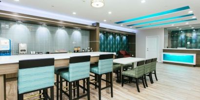 Dining area at Express Inn - Spring.