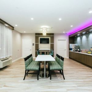 Dining area at Express Inn - Spring.