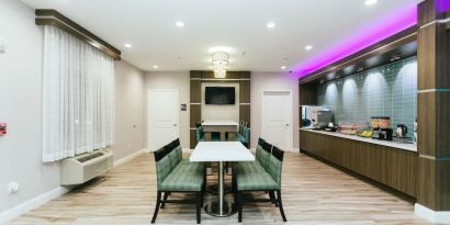 Dining area at Express Inn - Spring.
